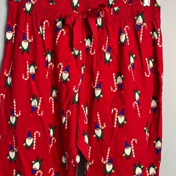 Old Navy Woman’s Medium Gnome Flannel Pajamas - Picture 1 of 6
